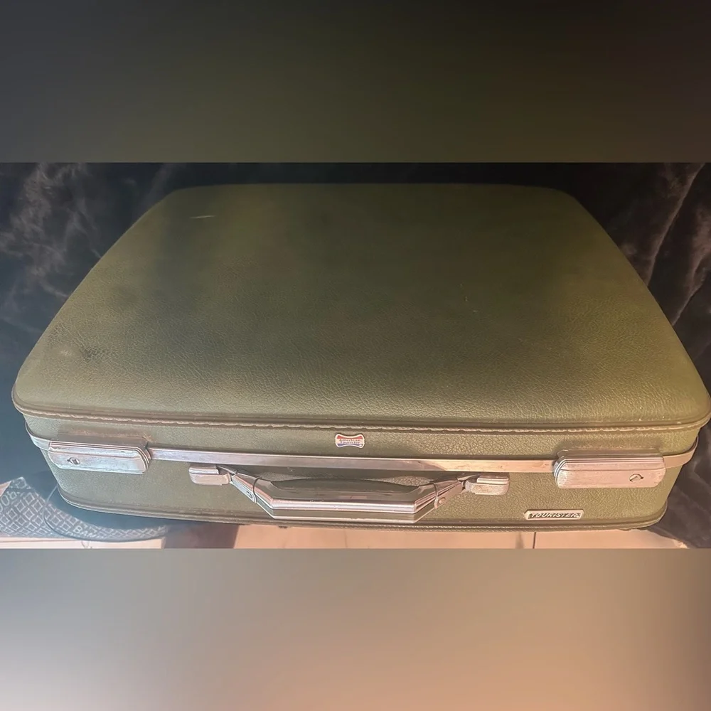 Vintage AMERICAN TOURISTER Hard-Shell Suitcase in Olive Green
